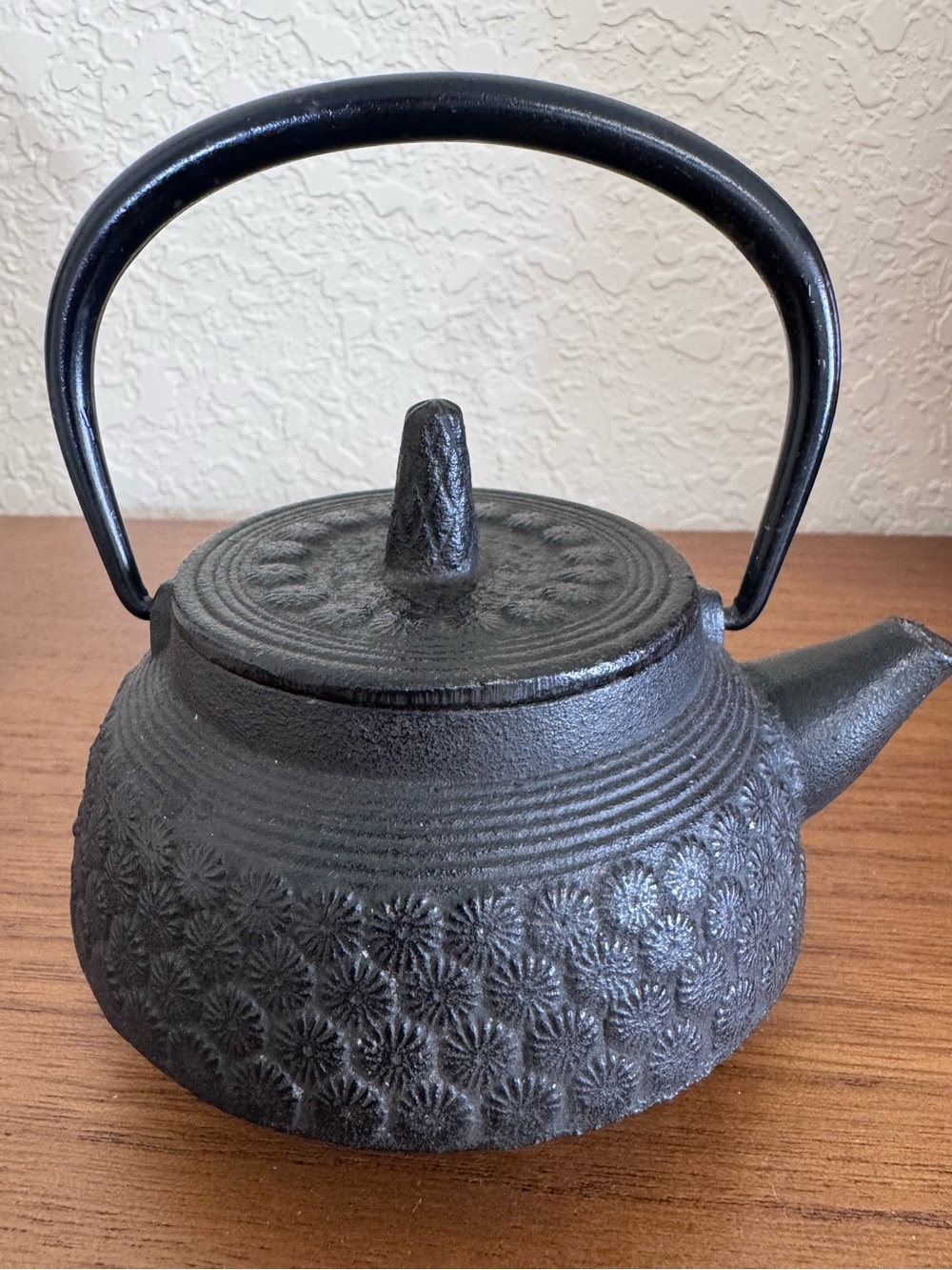 Traditional Japanese Cast Iron Tea Kettle, 🦋